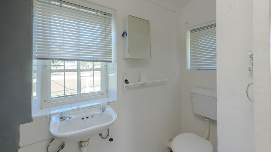 To Let 4 Bedroom Property for Rent in Struisbaai Western Cape
